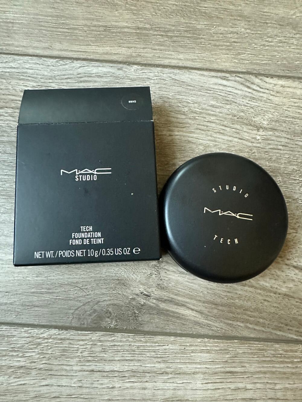 MAC Studio Tech Foundation NW45 - Discontinued